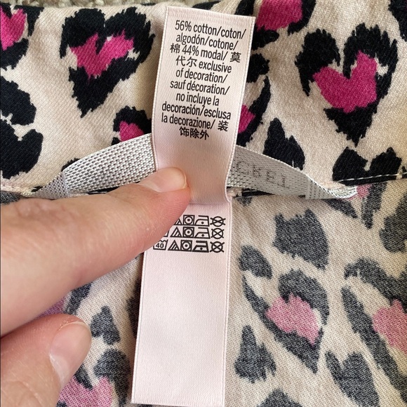 NWOT Victoria's Secret Pink and Black Heart Cheetah Print Button Down PJ Shirt - Picture 8 of 10